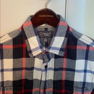 Wallin & Bros plaid flannel buttoned down shirt